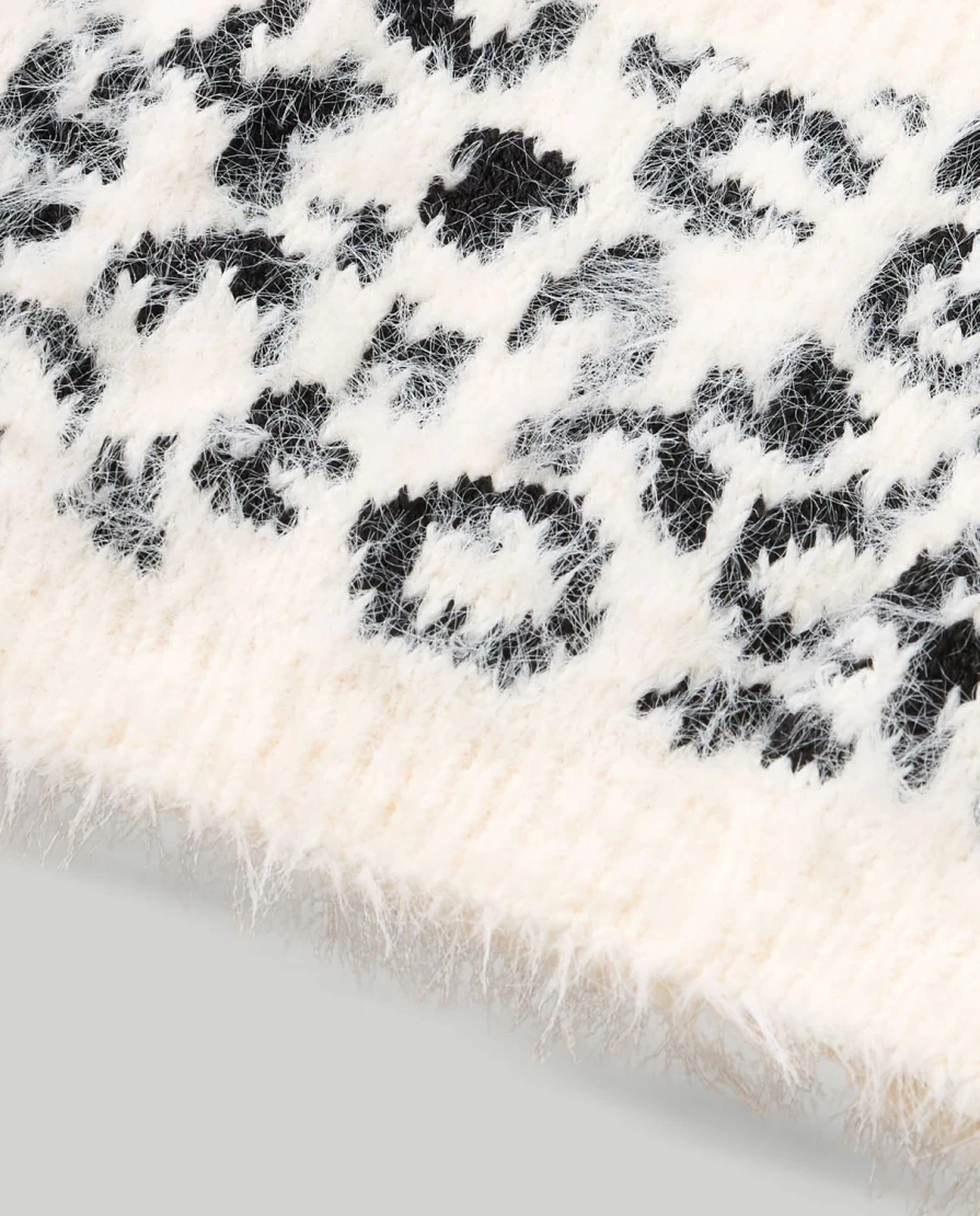 Blukids Youth Girls' Fuzzy Yarn Neck Warmer for Winter Warmth